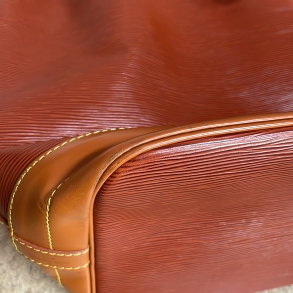 + Louis Vuitton + Epi Noe 2 Bucket Bag - Picture 10 of 15